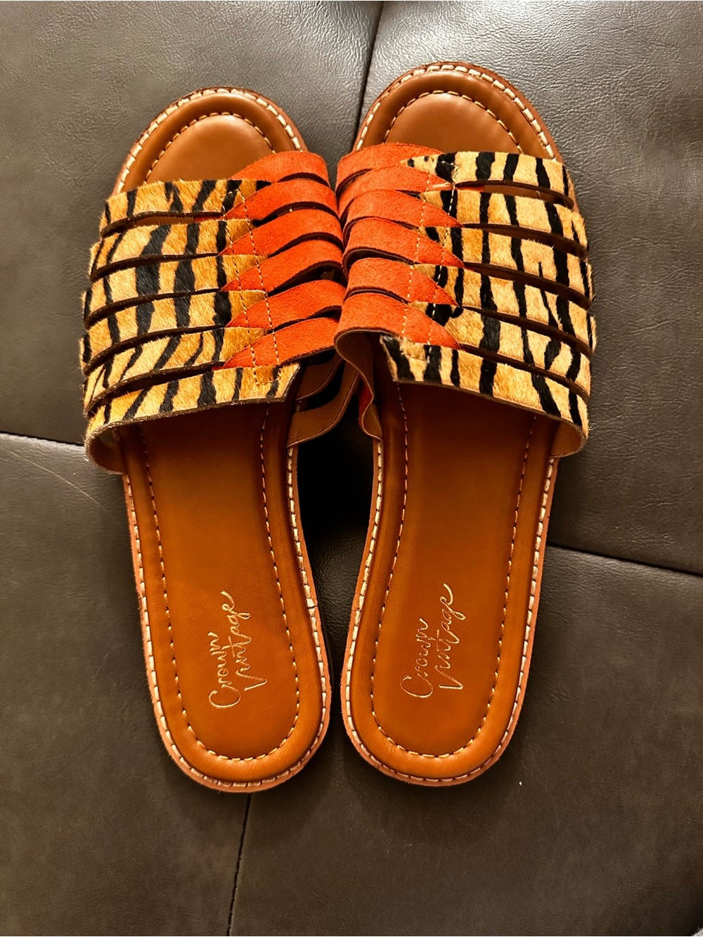 Crown Vintage - Priska Women's Coral and Tiger Slide Sandals size 7